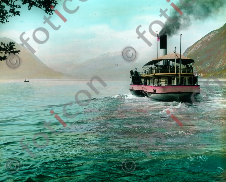 Dampfer auf dem Vierwaldstädtersee | Steamer on Lake Lucerne (foticon-simon-021-011.jpg)